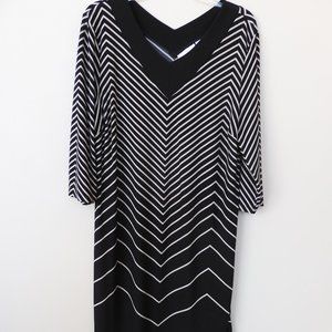 CHICO's sz 2 knit V neck shift dress